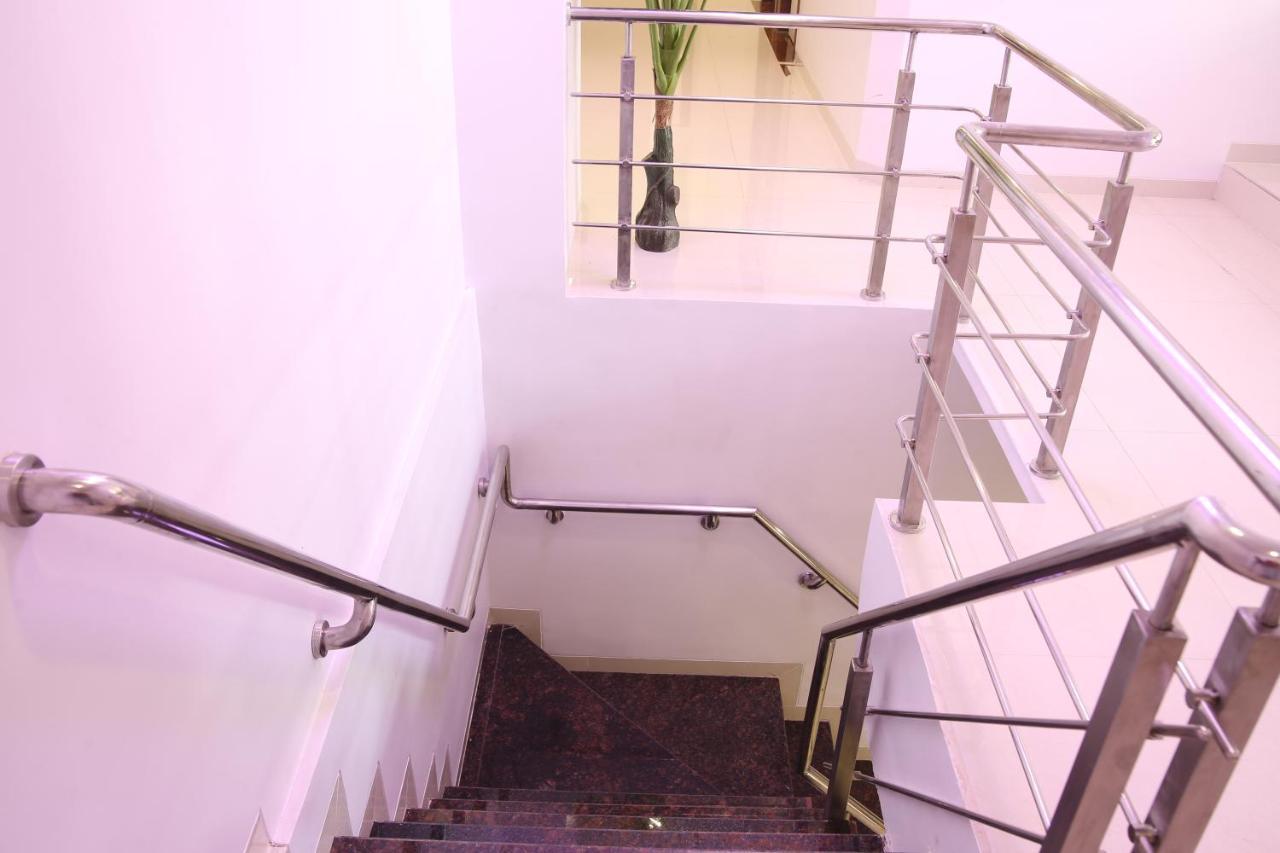 Hotel Apple Inn Navi Mumbai Eksteriør bilde
